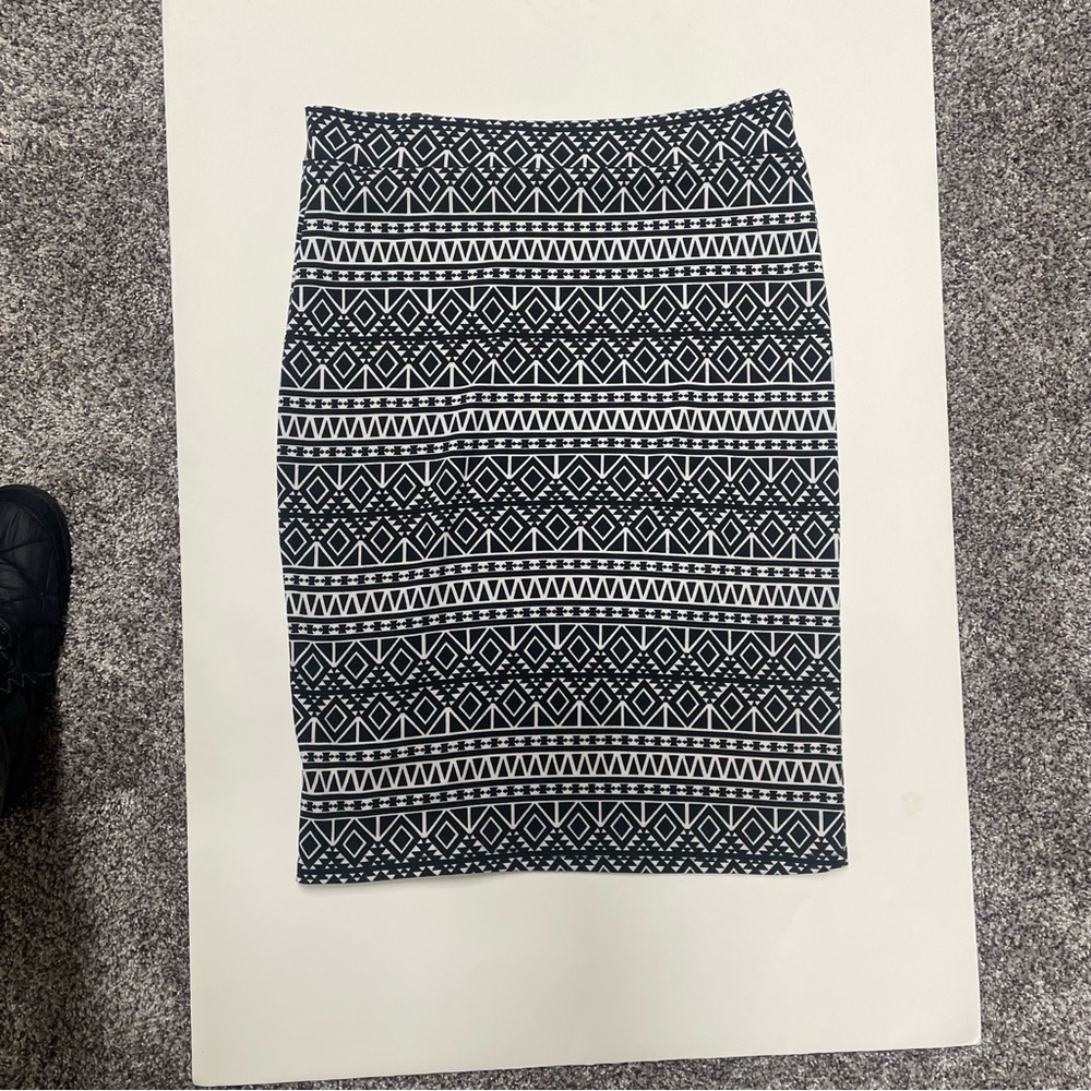 Pixley knee length skirt size L